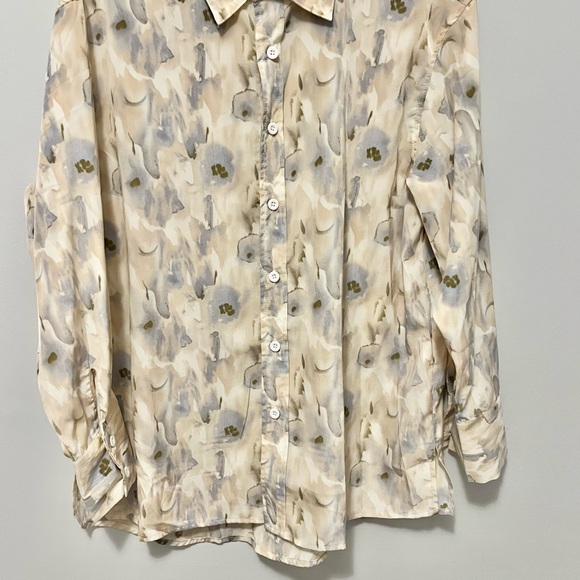 DAZY paint-like cream lavender button-down silky blouse - Picture 5 of 15